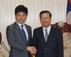 ラオス訪問(ソムサワート副首相との会談)