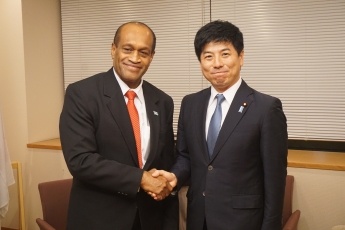 ウサマテ・フィジー保健・医療サービス大臣との会談